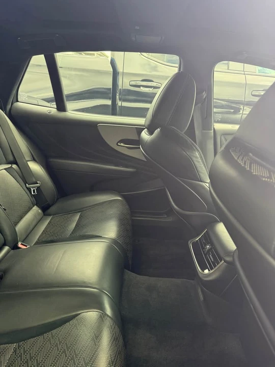 2019 Lexus LS 5th Gen - Image 9 of 10