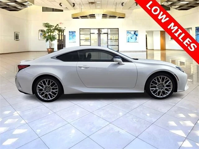 2019 Lexus RC - Image 8 of 20
