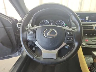 2019 Lexus RC - Image 13 of 19