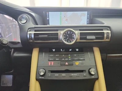 2019 Lexus RC - Image 17 of 19