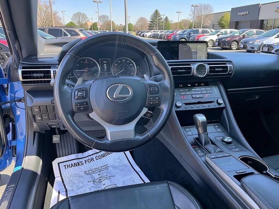 2019 Lexus RC - Image 9 of 15