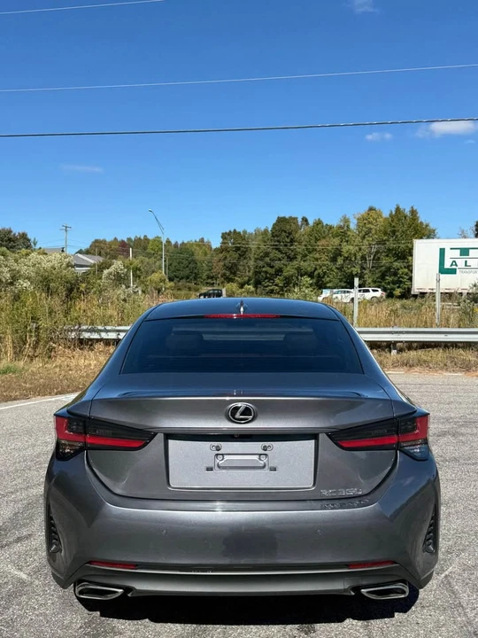2019 Lexus RC - Image 15 of 17