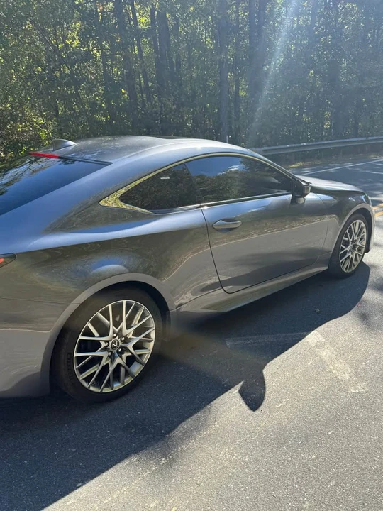 2019 Lexus RC - Image 10 of 17