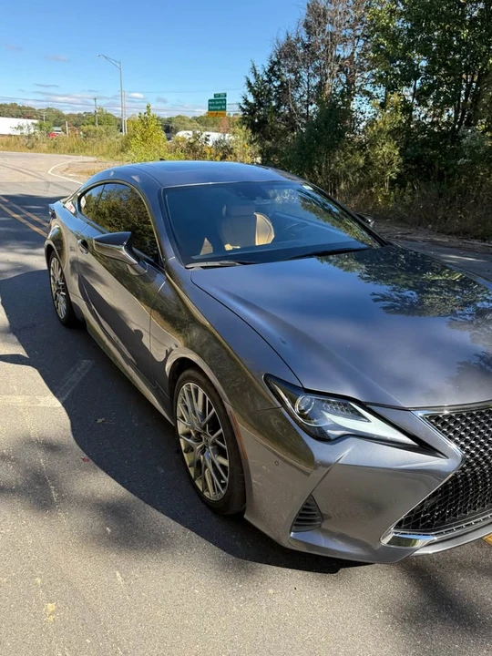2019 Lexus RC - Image 11 of 17