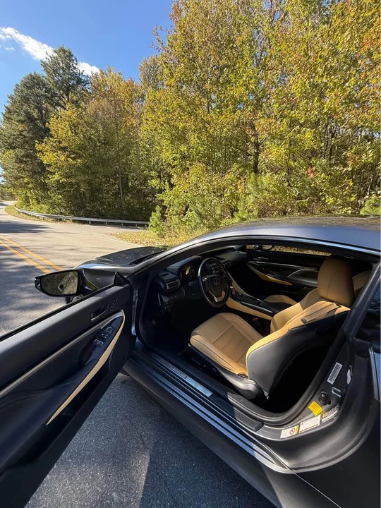 2019 Lexus RC - Image 12 of 17