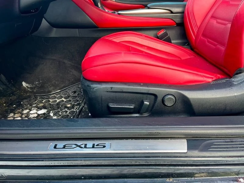 2019 Lexus RC - Image 9 of 17