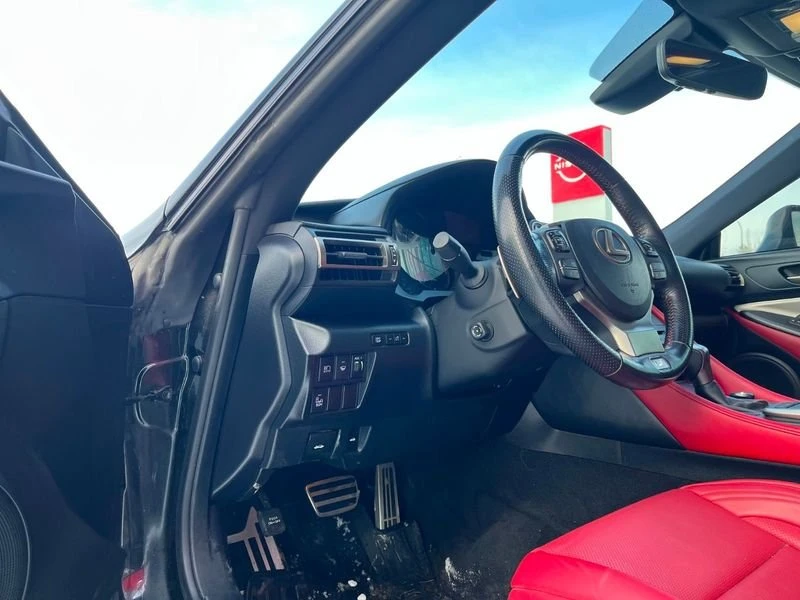 2019 Lexus RC - Image 10 of 17