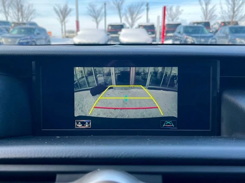 2019 Lexus RC - Image 13 of 17