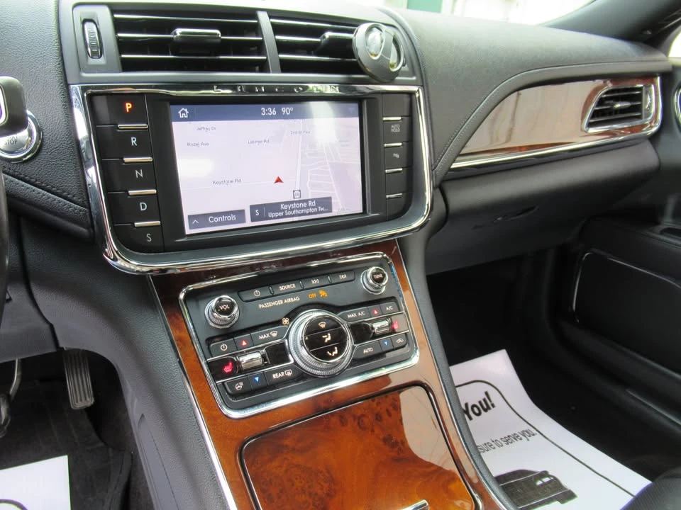 2019 Lincoln Continental 10th Gen - Image 17 of 20