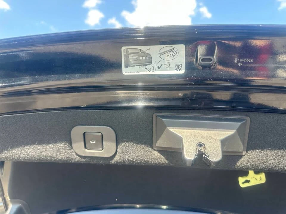 2019 Lincoln Continental 10th Gen - Image 16 of 20
