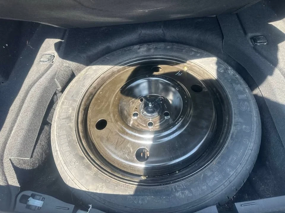 2019 Lincoln Continental 10th Gen - Image 15 of 20