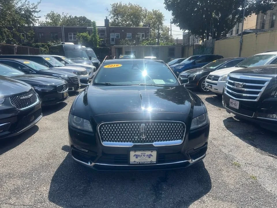 2019 Lincoln Continental 10th Gen - Image 2 of 20