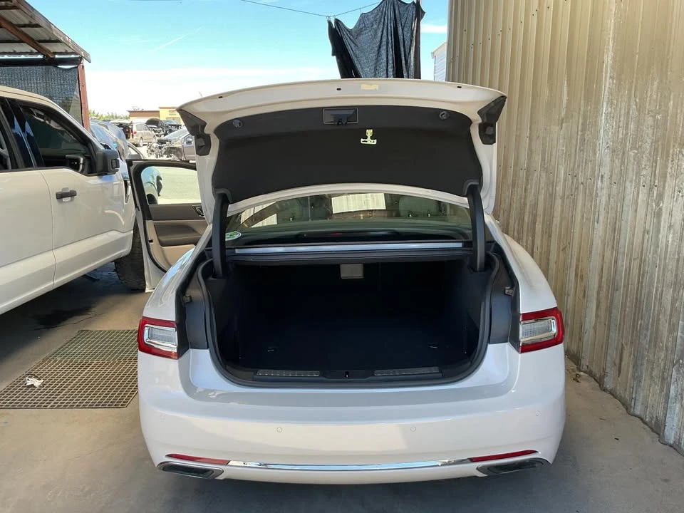 2019 Lincoln Continental 10th Gen - Image 14 of 16