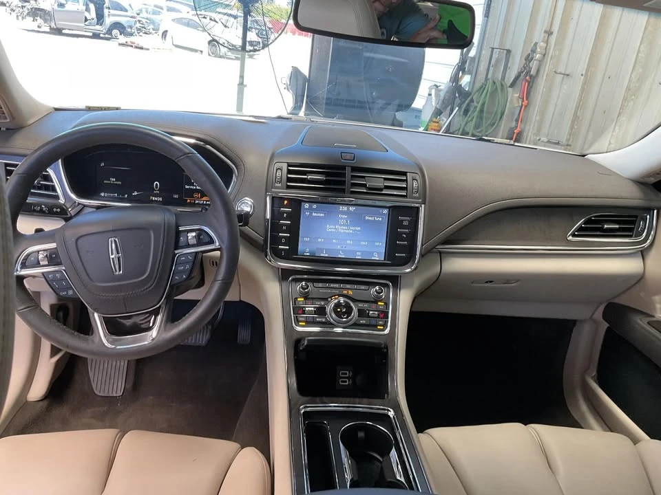 2019 Lincoln Continental 10th Gen - Image 10 of 16