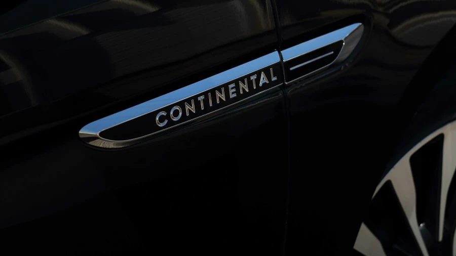 2019 Lincoln Continental 10th Gen - Image 9 of 24