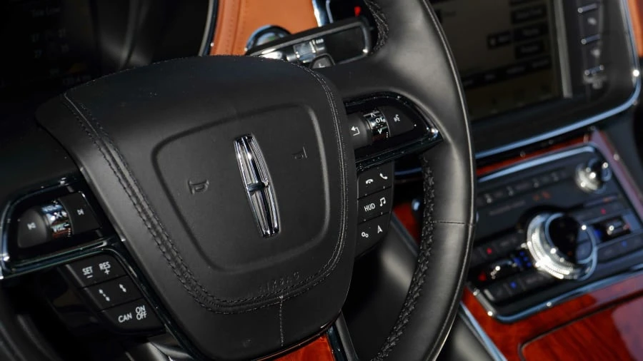 2019 Lincoln Continental 10th Gen - Image 18 of 24