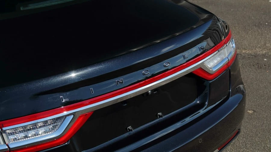 2019 Lincoln Continental 10th Gen - Image 19 of 24