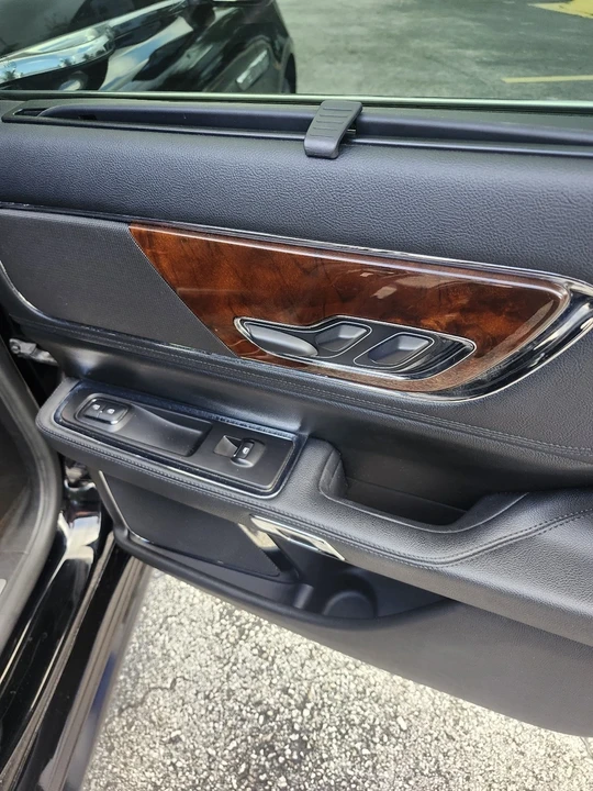 2019 Lincoln Continental 10th Gen - Image 10 of 16