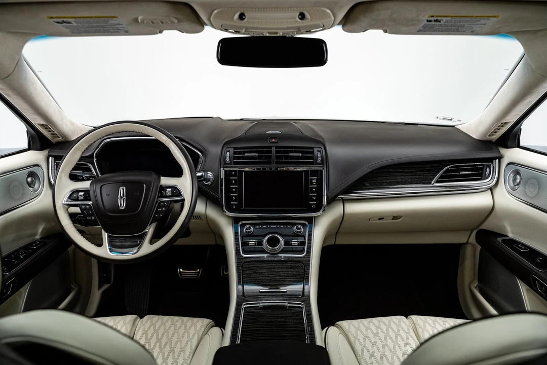 2019 Lincoln Continental 10th Gen - Image 4 of 31