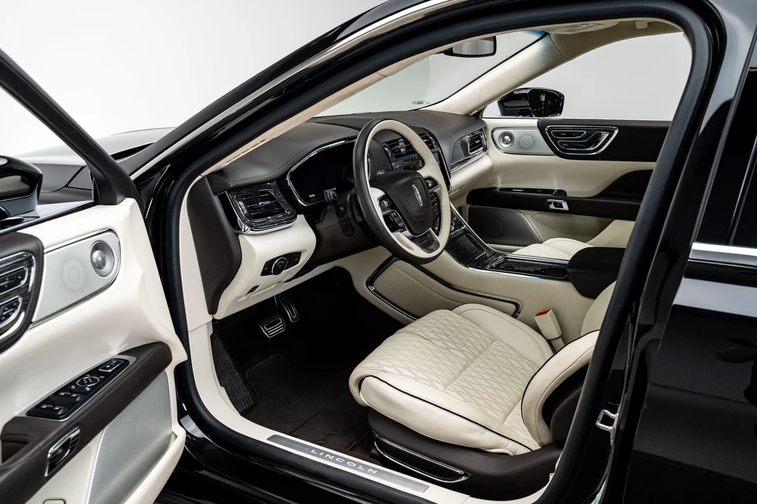 2019 Lincoln Continental 10th Gen - Image 3 of 31
