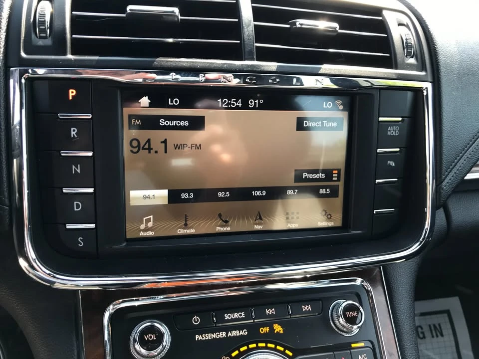2019 Lincoln Continental 10th Gen - Image 14 of 16