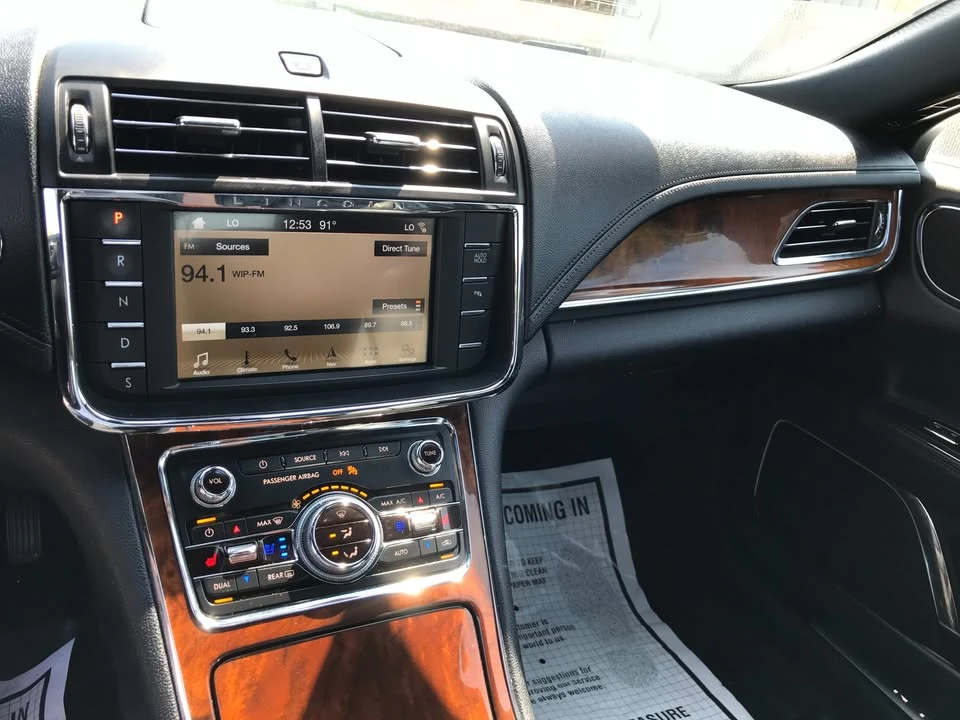 2019 Lincoln Continental 10th Gen - Image 13 of 16
