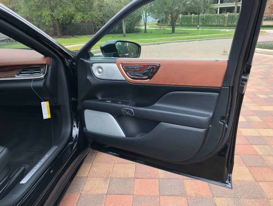 2019 Lincoln Continental 10th Gen - Image 9 of 14