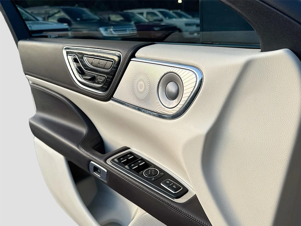 2019 Lincoln Continental 10th Gen - Image 12 of 14