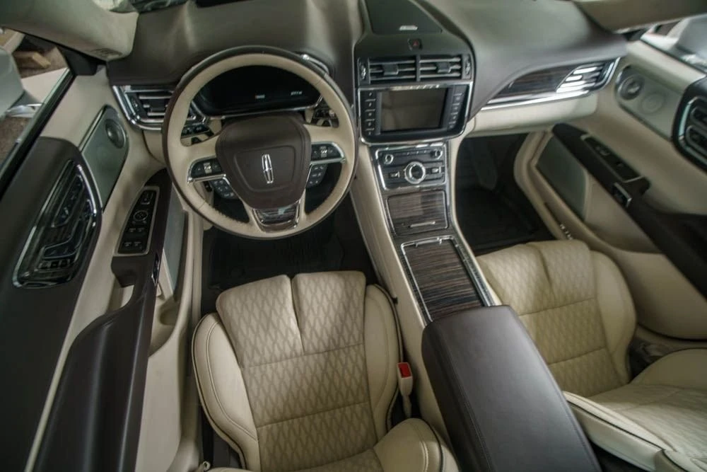 2019 Lincoln Continental 10th Gen - Image 18 of 21