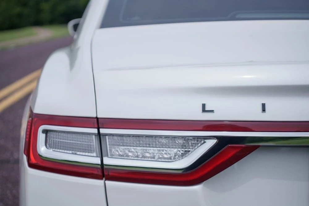 2019 Lincoln Continental 10th Gen - Image 11 of 21