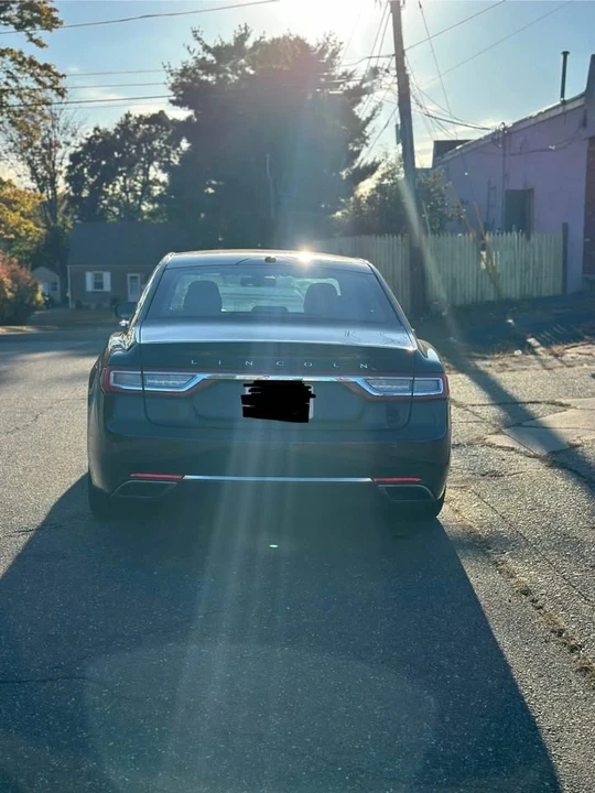 2019 Lincoln Continental 10th Gen - Image 2 of 6