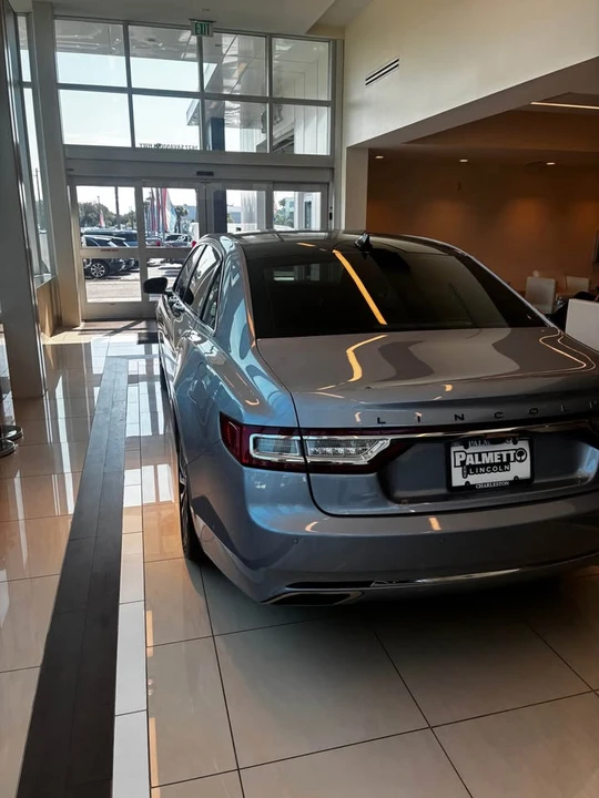 2019 Lincoln Continental 10th Gen - Image 6 of 8
