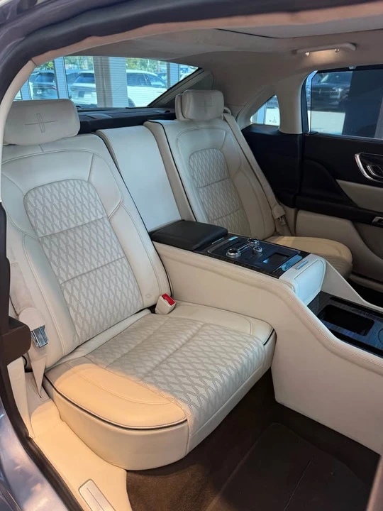 2019 Lincoln Continental 10th Gen - Image 8 of 9