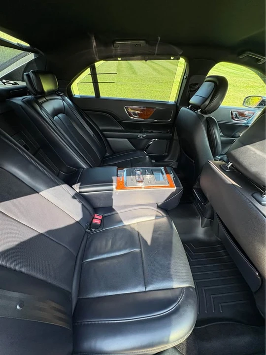 2019 Lincoln Continental 10th Gen - Image 14 of 19