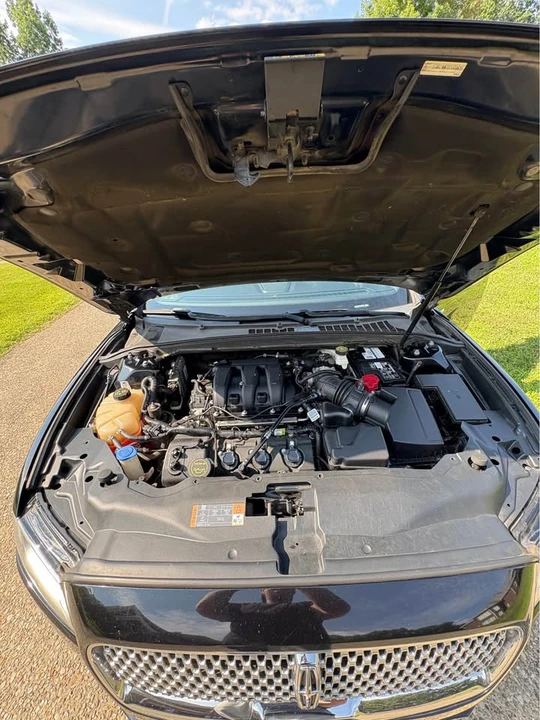 2019 Lincoln Continental 10th Gen - Image 18 of 19