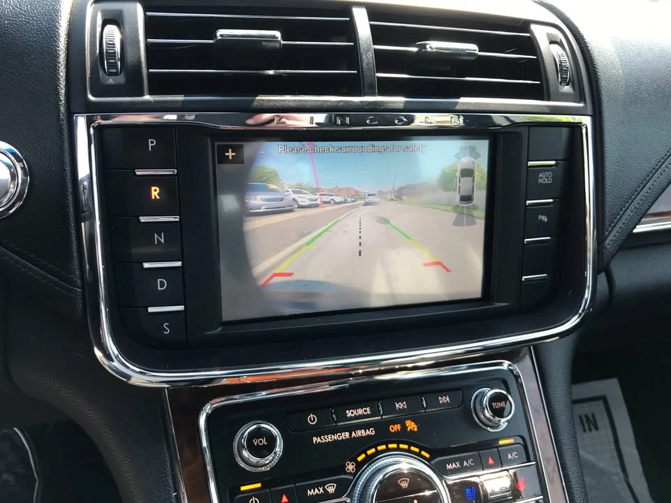 2019 Lincoln Continental 10th Gen - Image 11 of 12