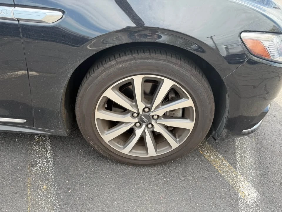 2019 Lincoln Continental 10th Gen - Image 2 of 3