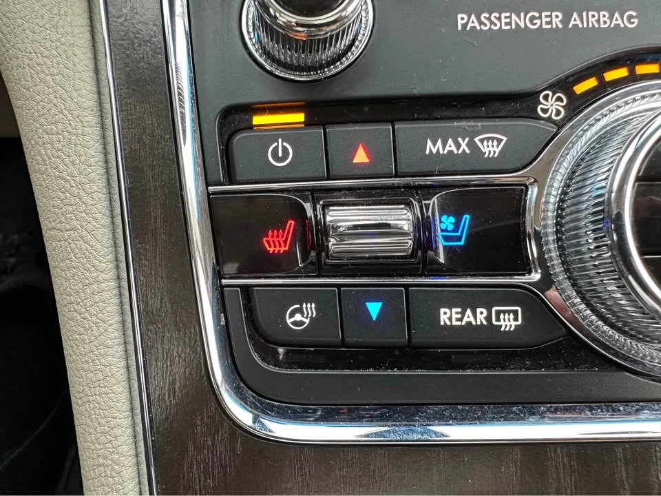 2019 Lincoln Continental 10th Gen - Image 15 of 20