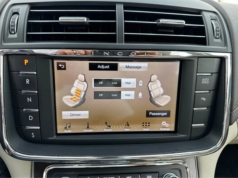 2019 Lincoln Continental 10th Gen - Image 16 of 20