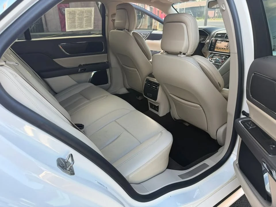 2019 Lincoln Continental 10th Gen - Image 15 of 20