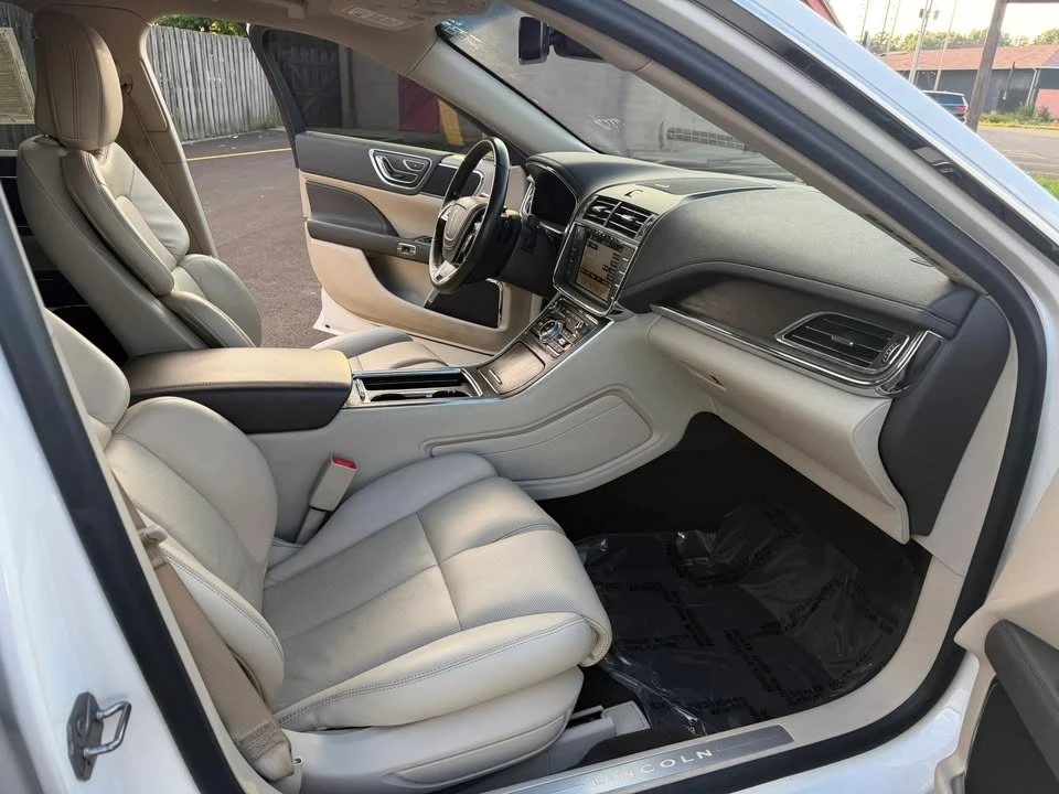2019 Lincoln Continental 10th Gen - Image 8 of 20