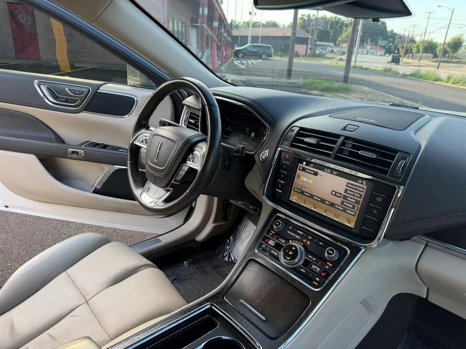 2019 Lincoln Continental 10th Gen - Image 11 of 20