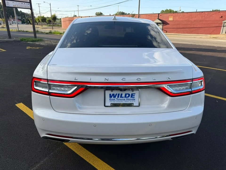 2019 Lincoln Continental 10th Gen - Image 2 of 20
