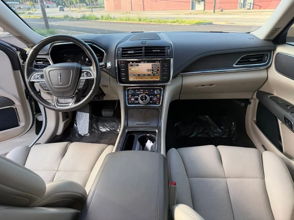 2019 Lincoln Continental 10th Gen - Image 18 of 20