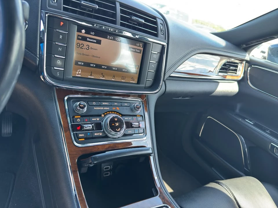 2019 Lincoln Continental 10th Gen - Image 12 of 15