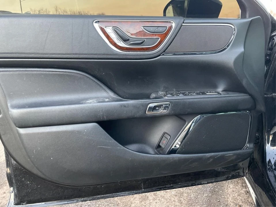 2019 Lincoln Continental 10th Gen - Image 18 of 20