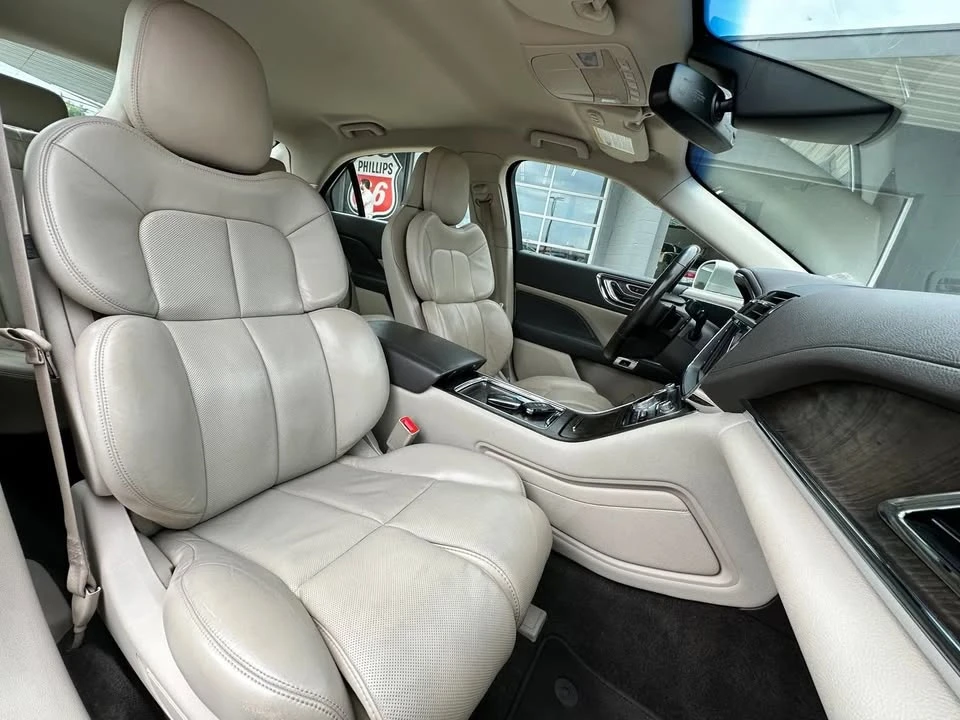 2019 Lincoln Continental 10th Gen - Image 18 of 20