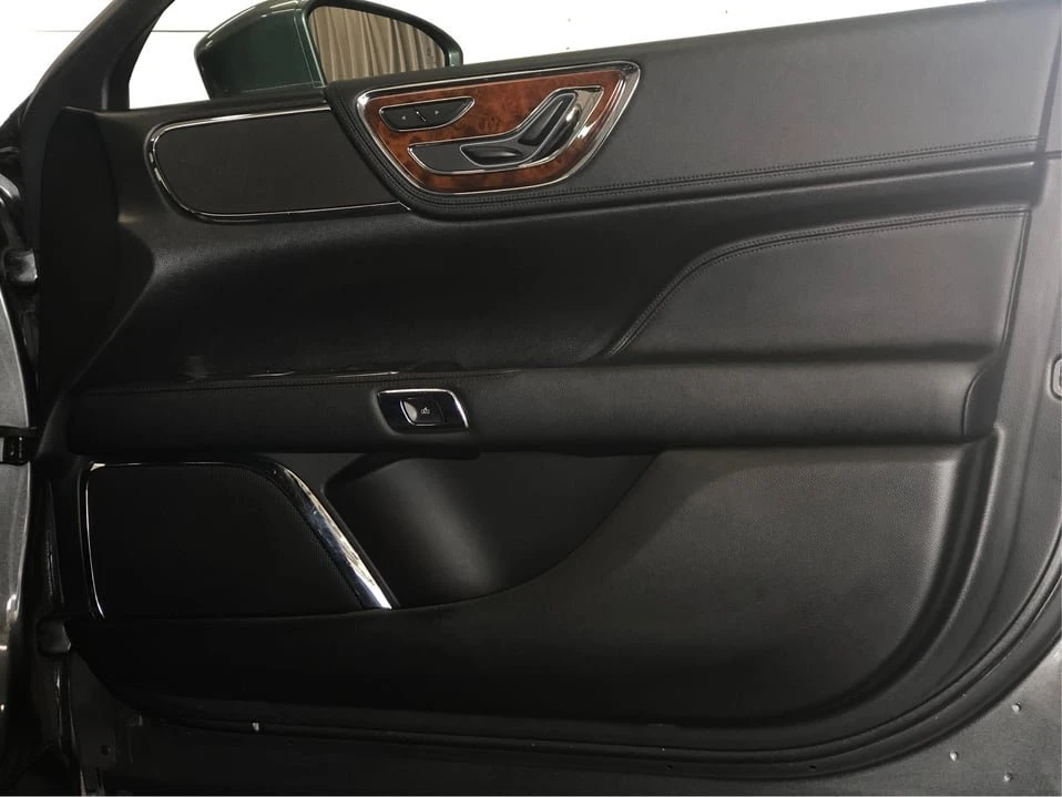 2019 Lincoln Continental 10th Gen - Image 17 of 20
