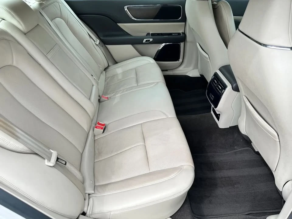 2019 Lincoln Continental 10th Gen - Image 16 of 20
