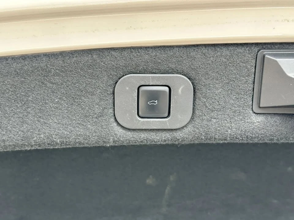 2019 Lincoln Continental 10th Gen - Image 14 of 20